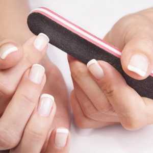 Как да премахнете гел нокти у дома? Бележка към предпазливи
